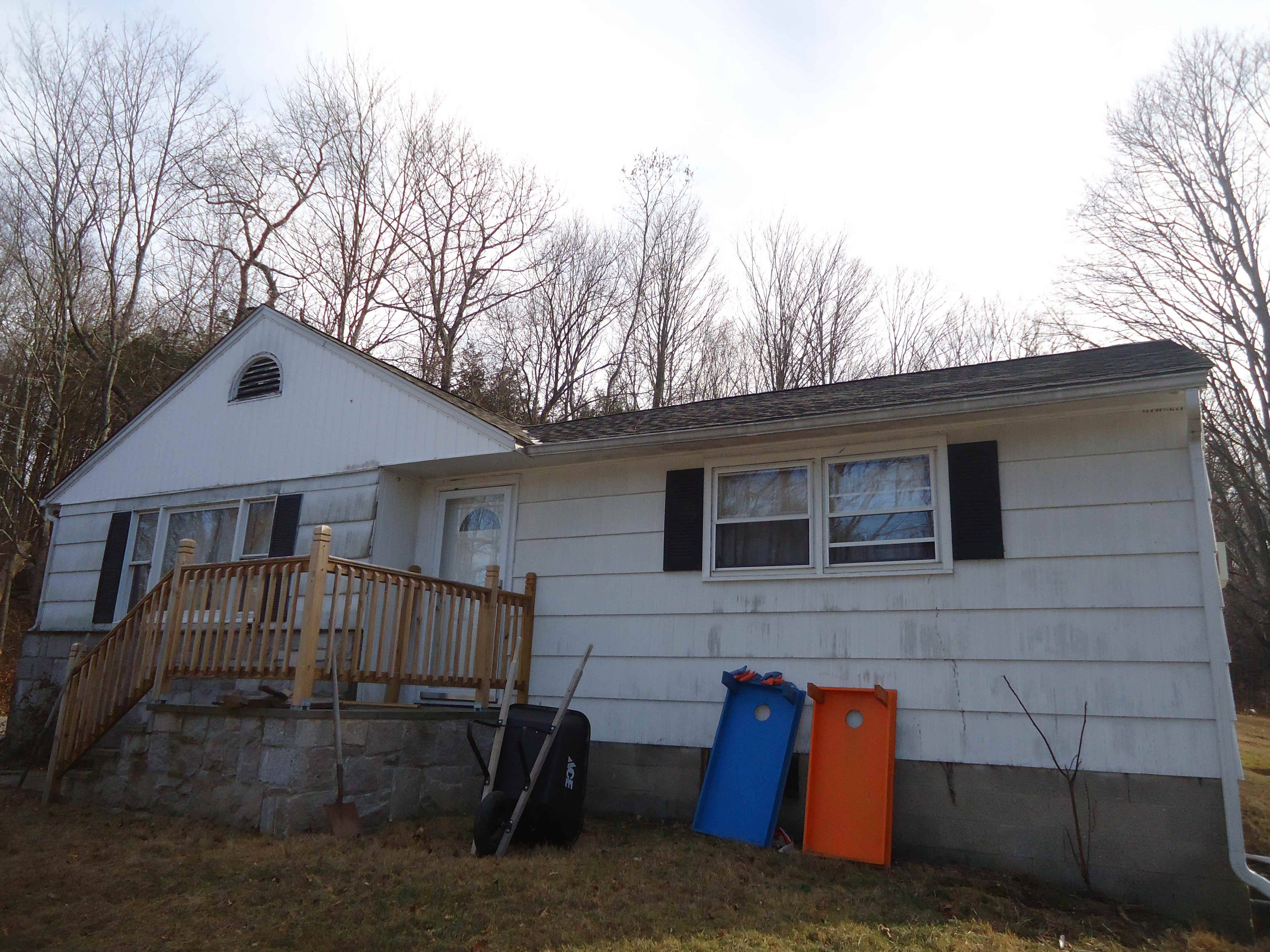 Building photograph for 28 SARAH SANFORD RD WEST